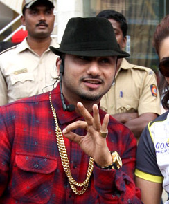 Honey Singh Bandar / wrong comment for Girl